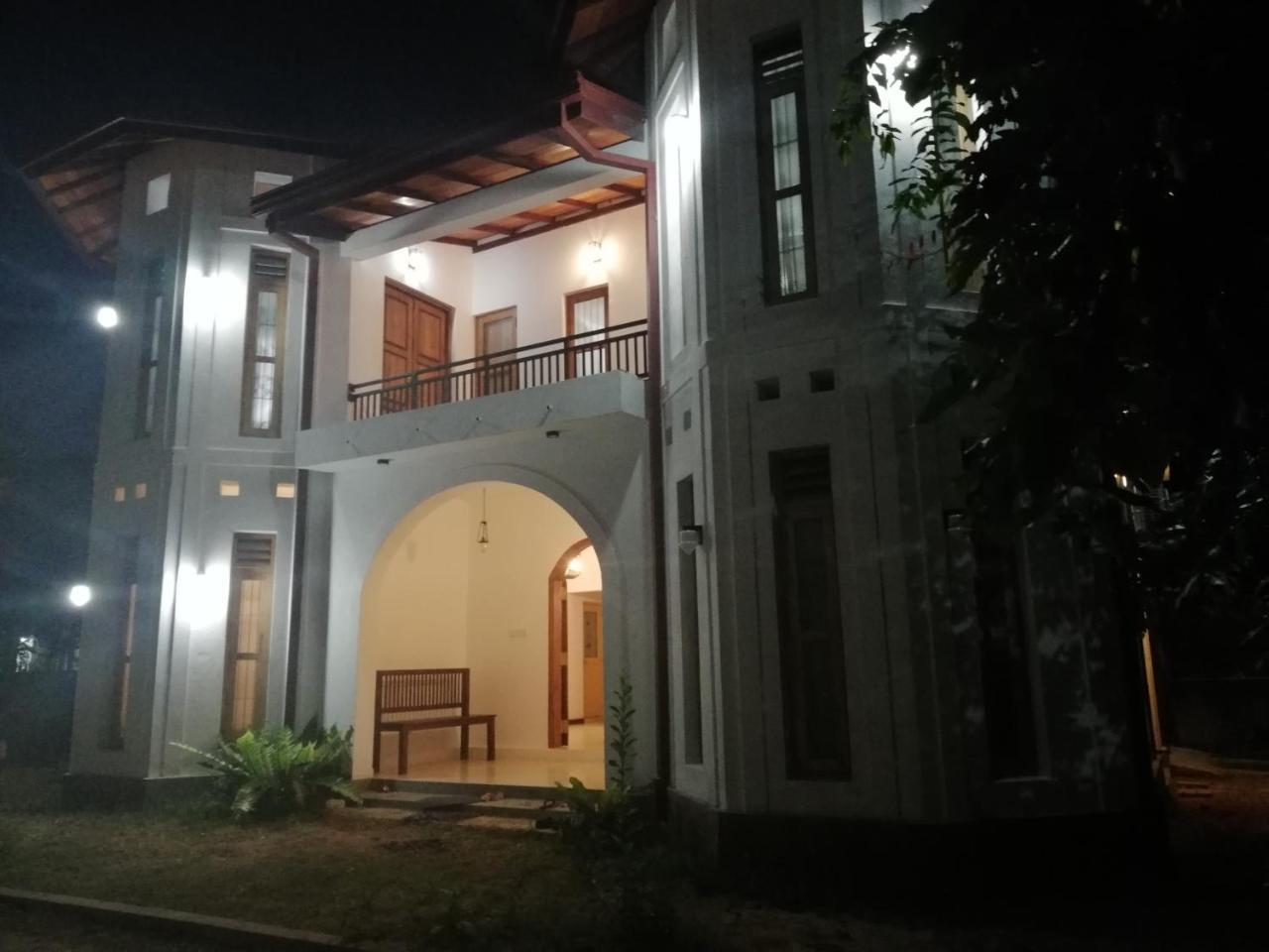 Bed and Breakfast Air Port 5 Minutes Super Clean Upul Negombo Zewnętrze zdjęcie